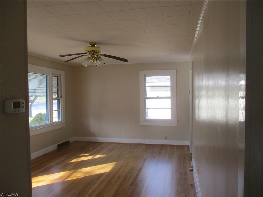 910 Grant Street High Point, NC 27262 - Photo 3 of 25 Gallery Image 3