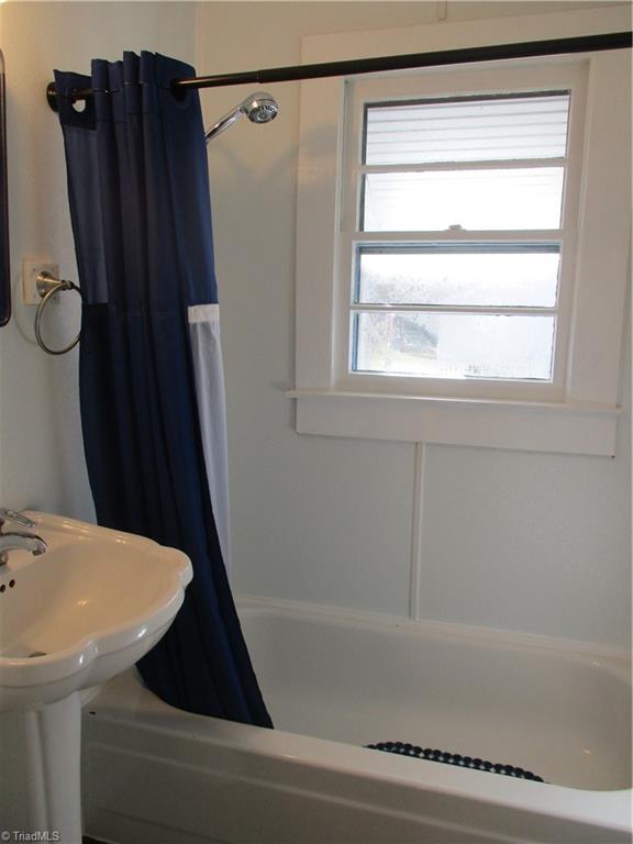 910 Grant Street High Point, NC 27262 - Photo 5 of 25 Gallery Image 5