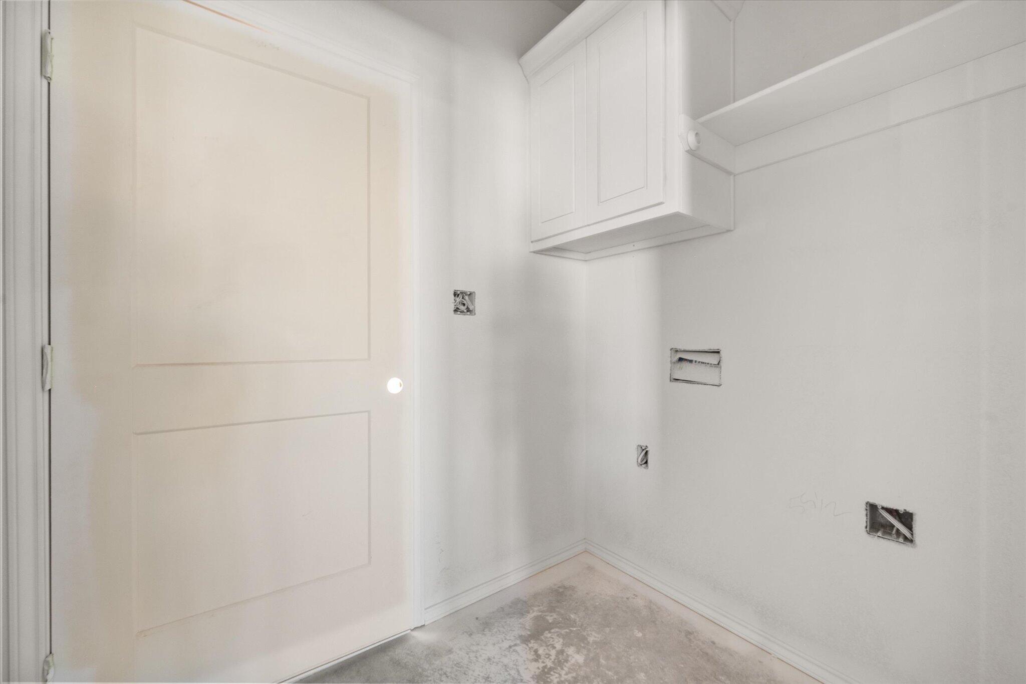 6412 38th Street Lubbock, TX 79407 - Photo 11 of 20 a bathroom with a shower