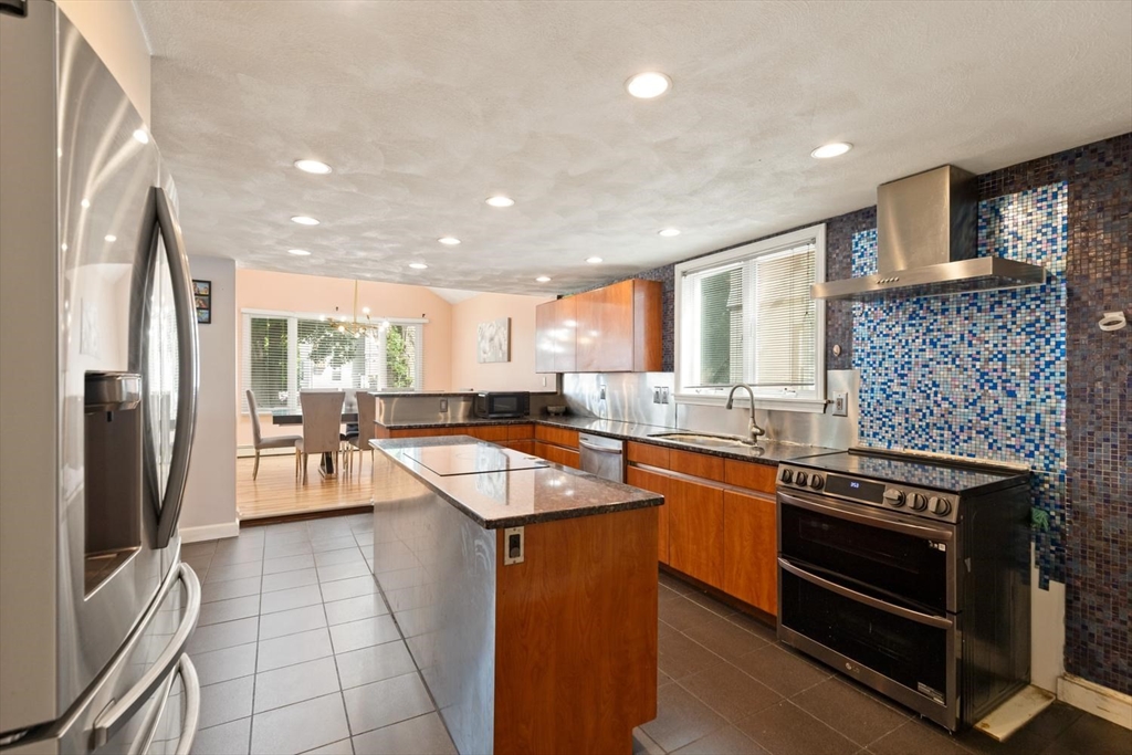 11 Jackson Street Saugus, MA 01906 - Photo 11 of 29
