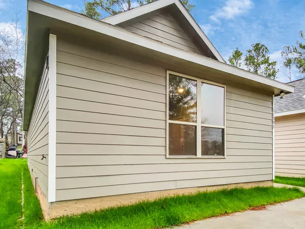 $1,300 | 11593 Persimmon Street, Willis, TX 77318