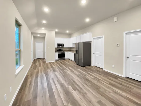 $1,300 | 11593 Persimmon Street, Willis, TX 77318