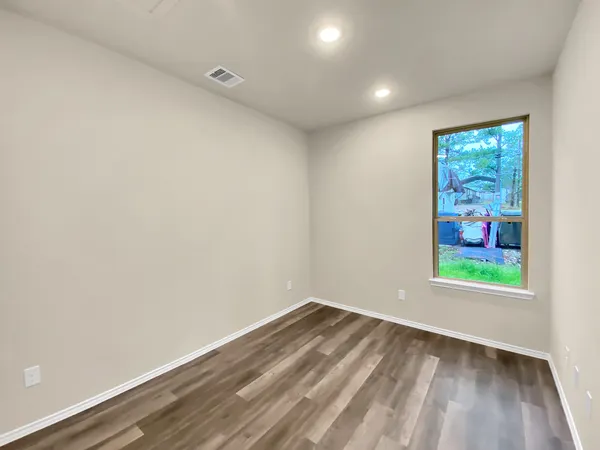 $1,300 | 11593 Persimmon Street, Willis, TX 77318