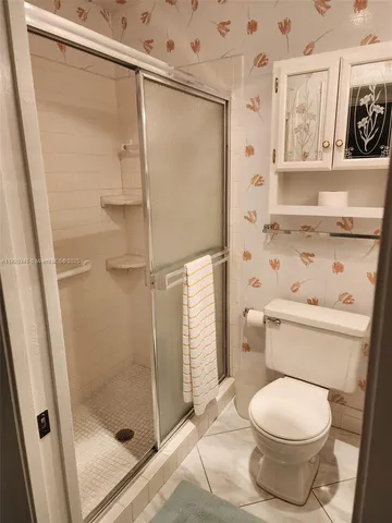 a bathroom with a toilet and a shower