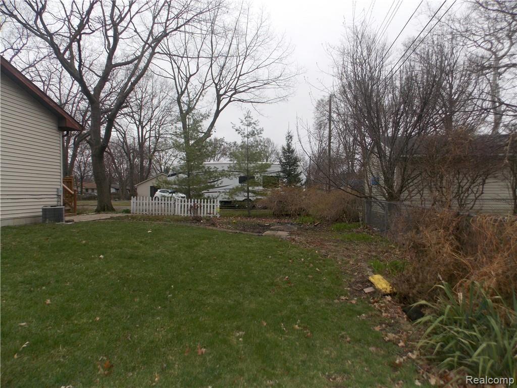 2808 Simpson Drive Rochester, MI 48309 - Photo 24 of 27 DSCN2836.JPG