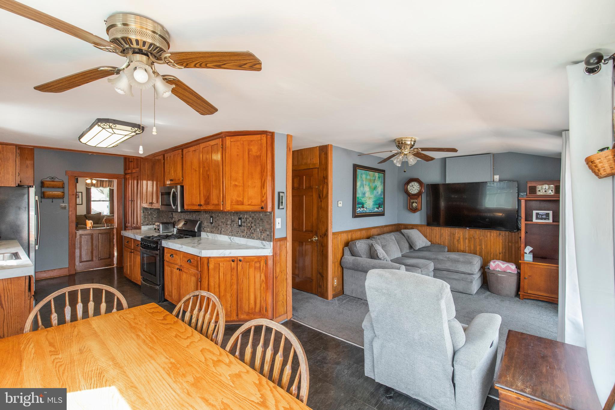 210 President Avenue Rutledge, PA 19070 - Photo 13 of 38 Kitchen/Family Room