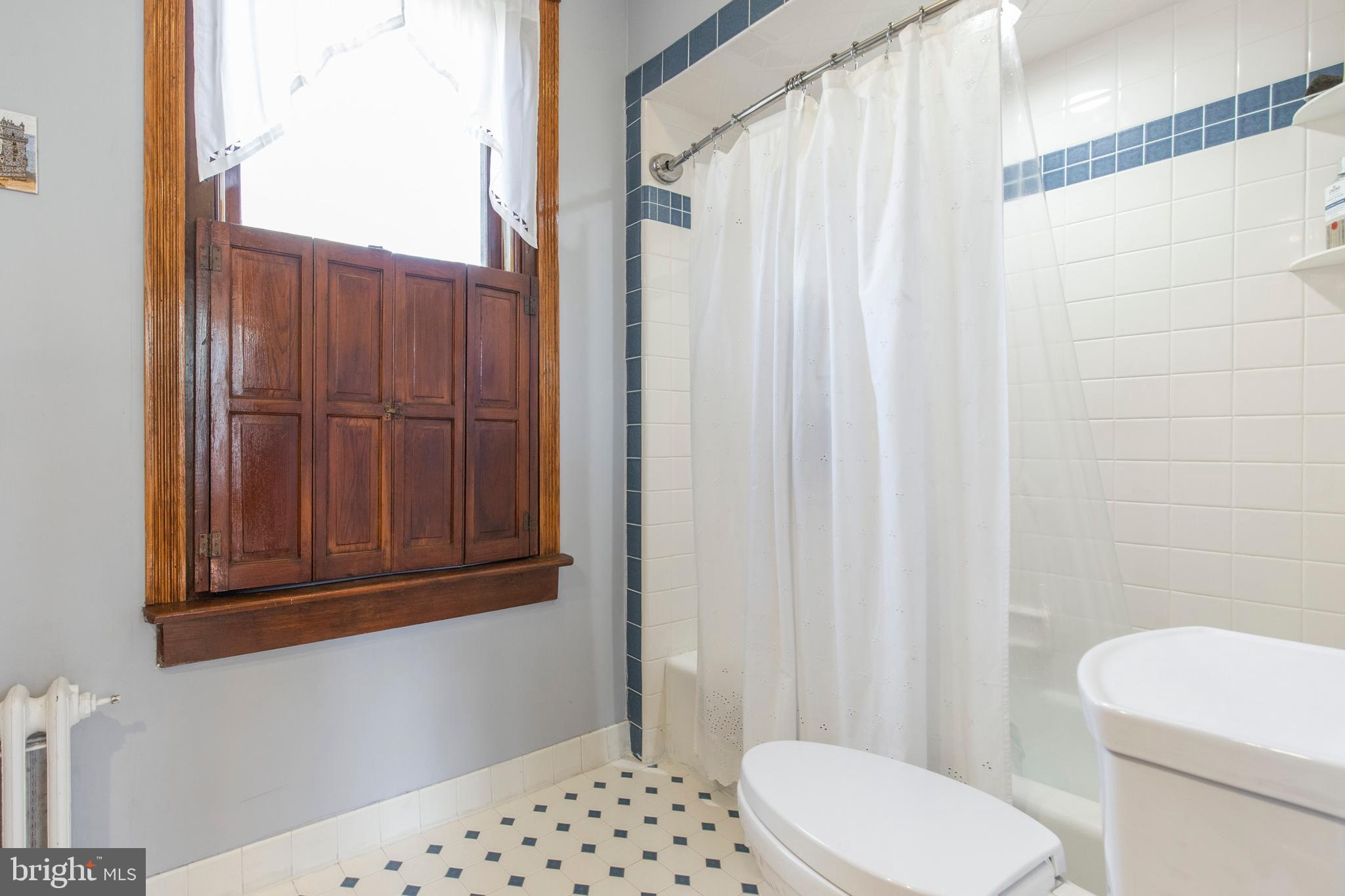 210 President Avenue Rutledge, PA 19070 - Photo 18 of 38 1st Floor Full Bath with Tub/Shower