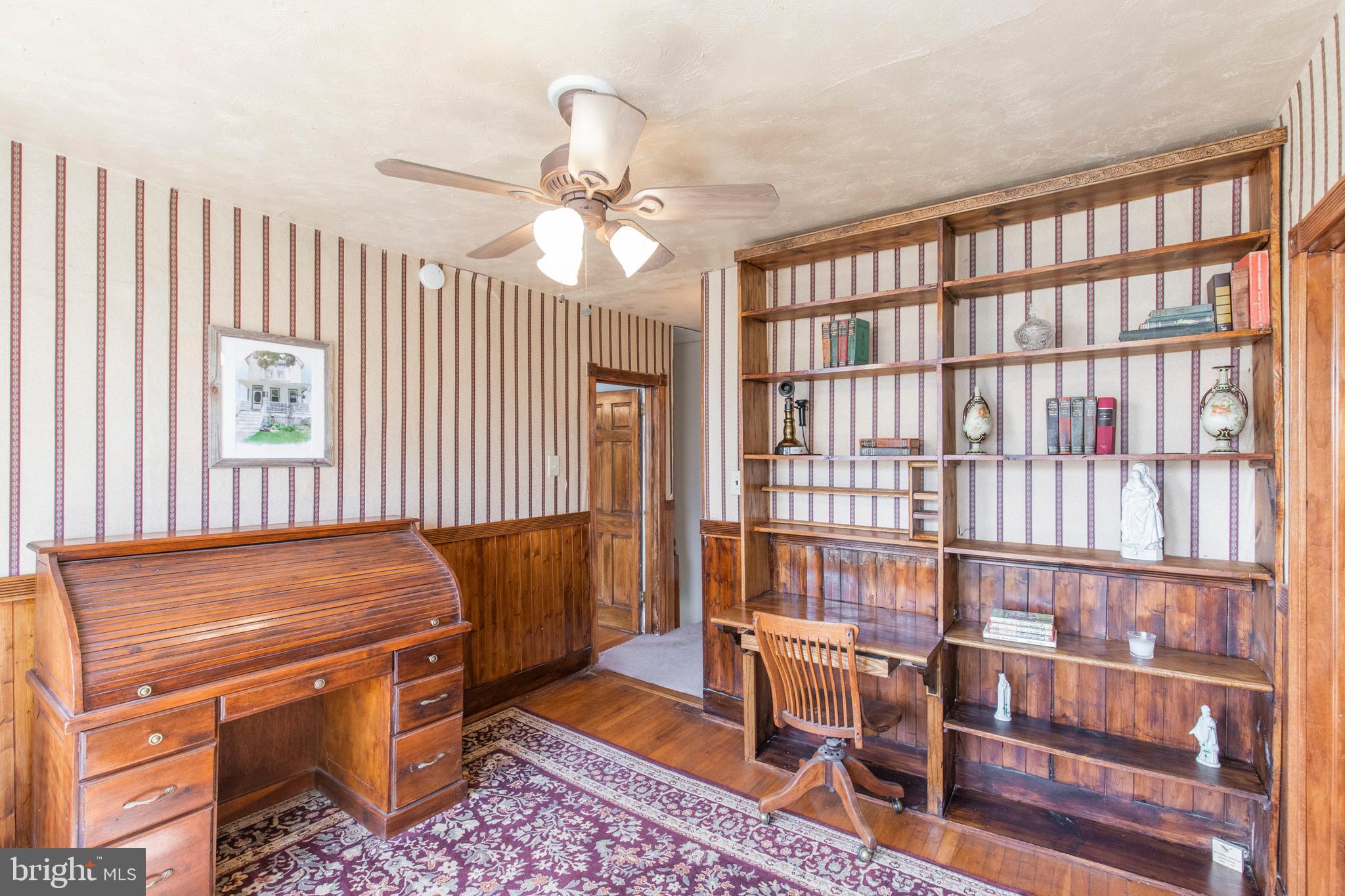 210 President Avenue Rutledge, PA 19070 - Photo 22 of 38 2nd Floor Hallway/Sitting Area