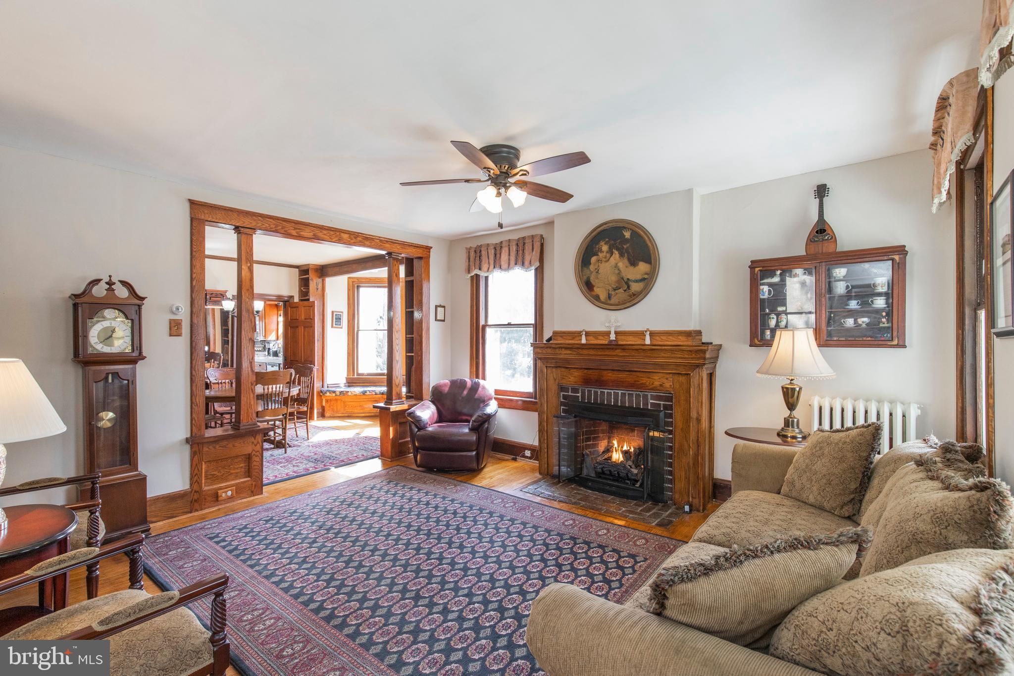 210 President Avenue Rutledge, PA 19070 - Photo 4 of 38 Living Room