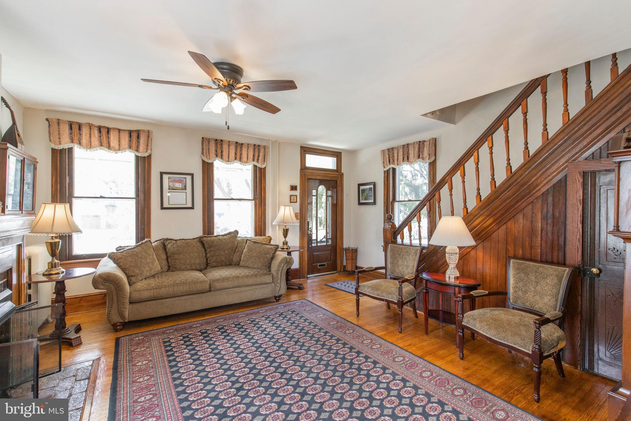 210 President Avenue Rutledge, PA 19070 - Photo 6 of 38 Living Room