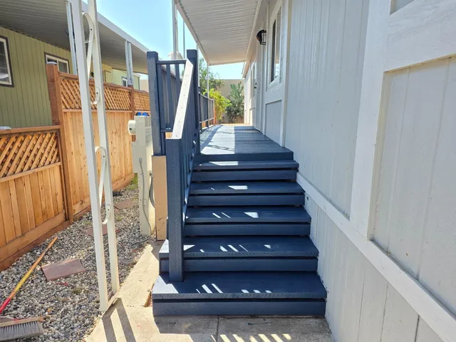 a view of entryway with a front door
