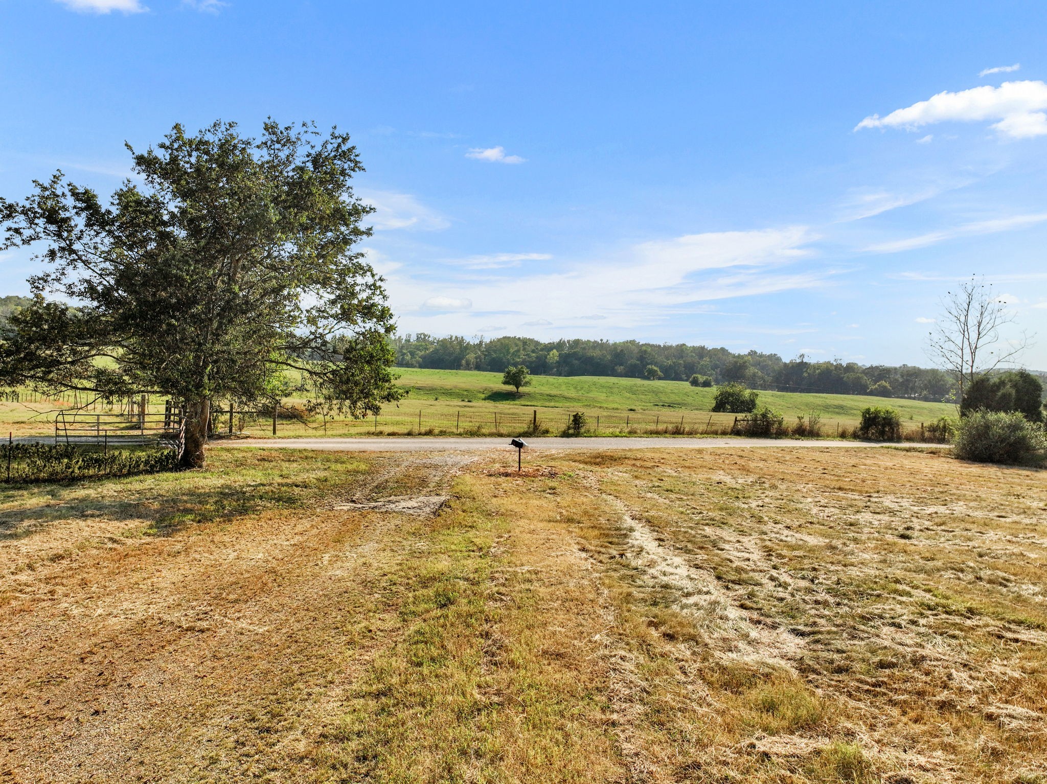 535 Scott Road Mount Pleasant, TN 38474 - Photo 35 of 40 a view of a lake with houses