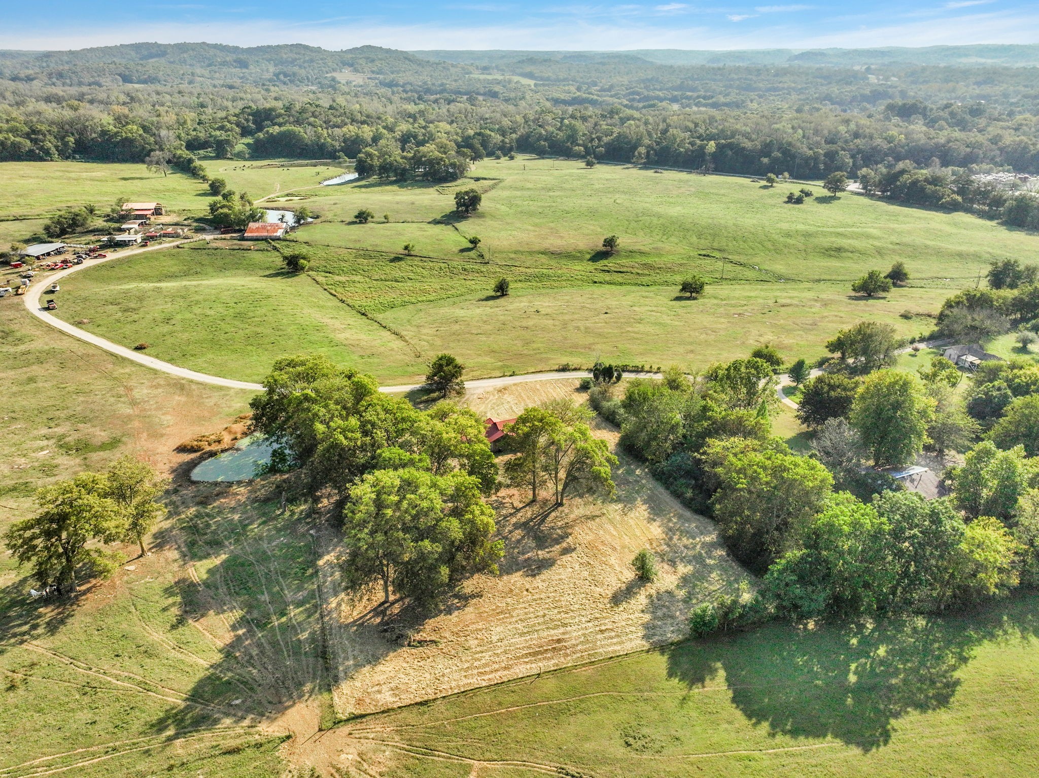 535 Scott Road Mount Pleasant, TN 38474 - Photo 9 of 40 a view of an ocean