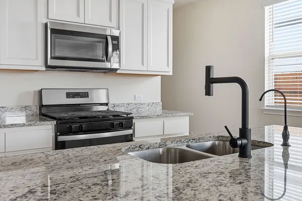 $2,100 | 323 Tolo Drive, Elgin, TX 78621