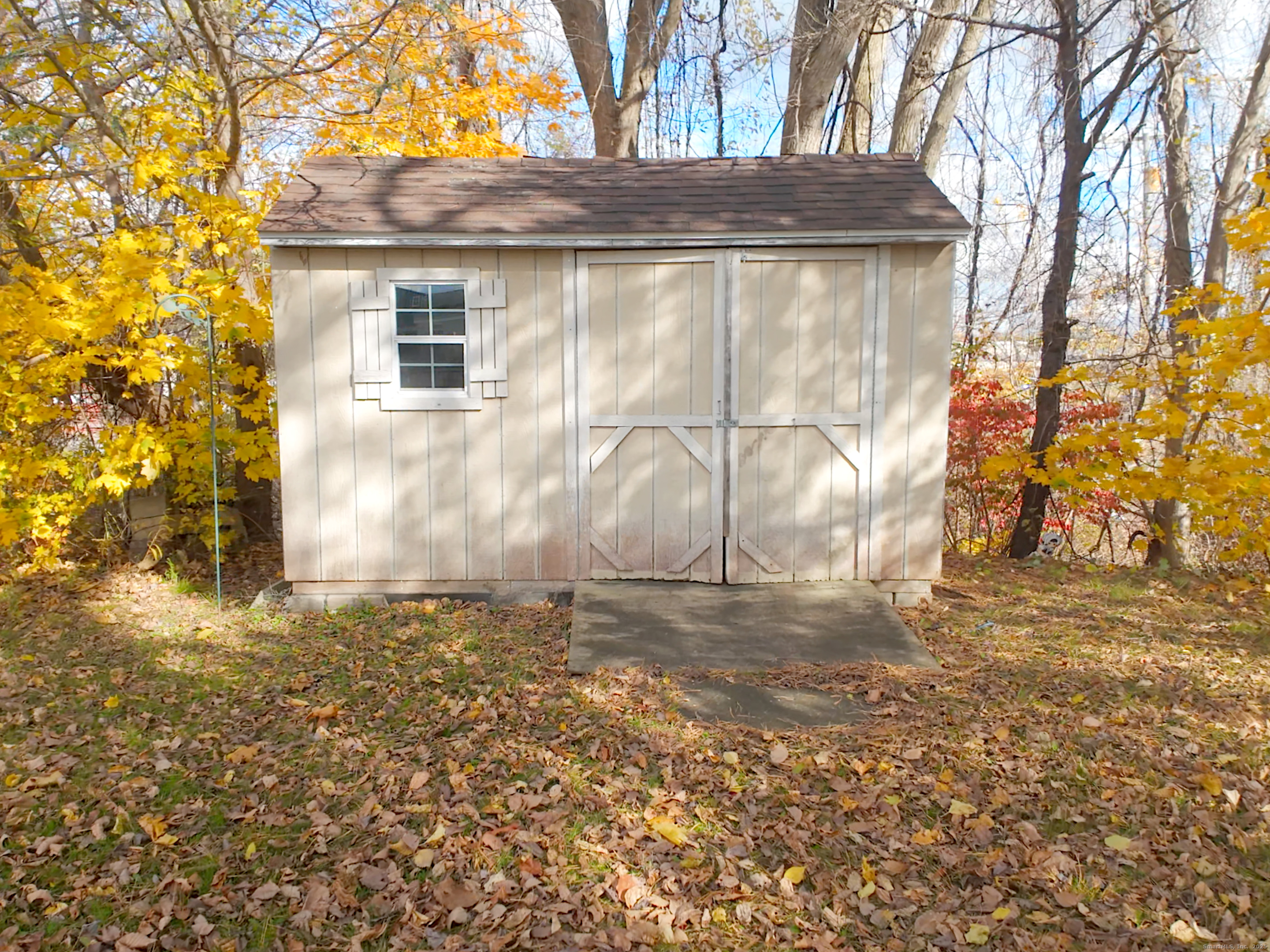 9 N Road, Unit 17 East Windsor, CT 06088 - Photo 23 of 24 a backyard of a house