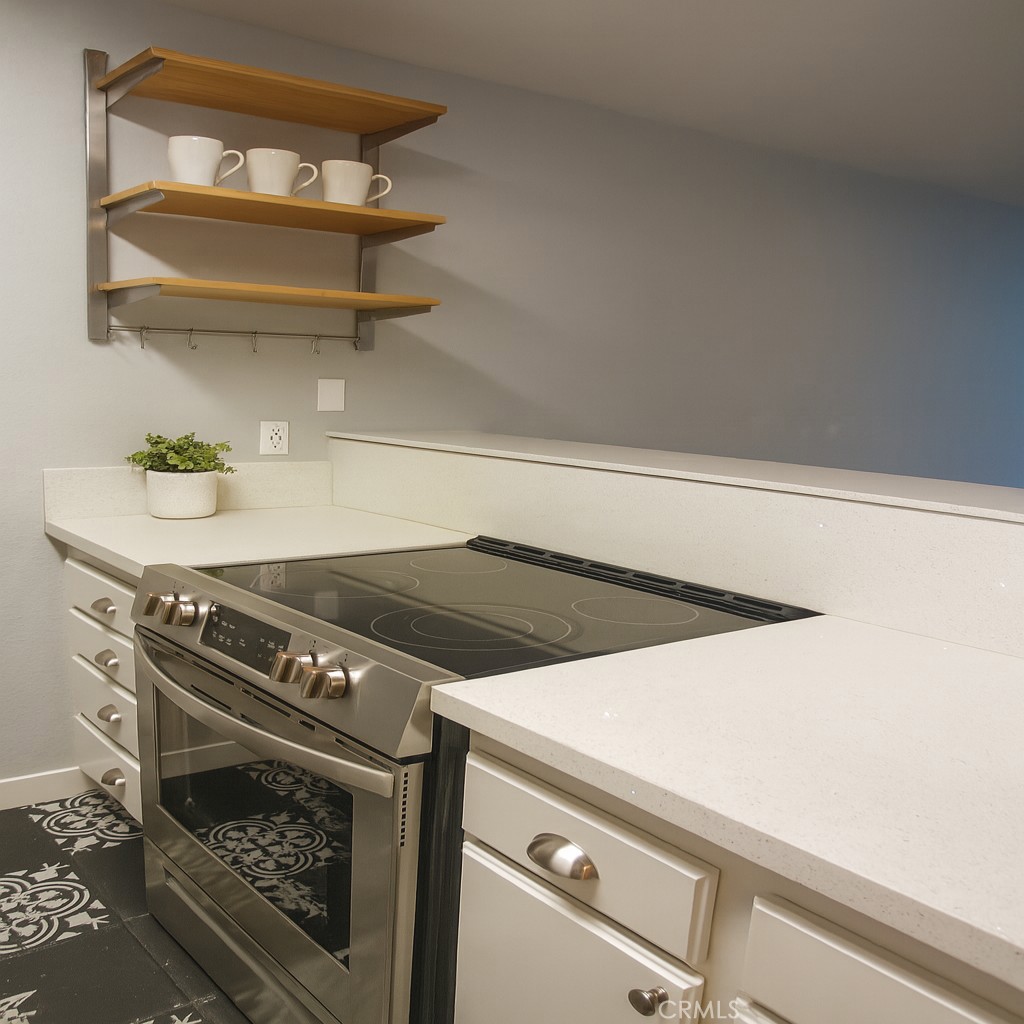 6675 Mission Gorge Road, Unit A114 San Diego, CA 92120 - Photo 5 of 26 a close view of stove top oven