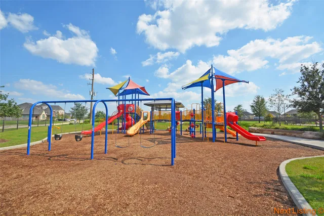 $520,000 | 9631 West Amber Bluff Lane, Katy, TX 77494