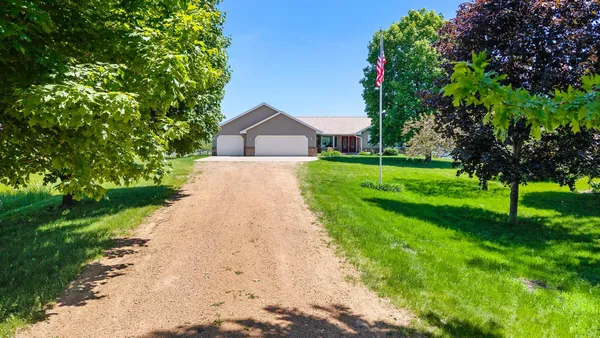 $850,000 | 440 Kuntz Drive, Independence, MN 55359