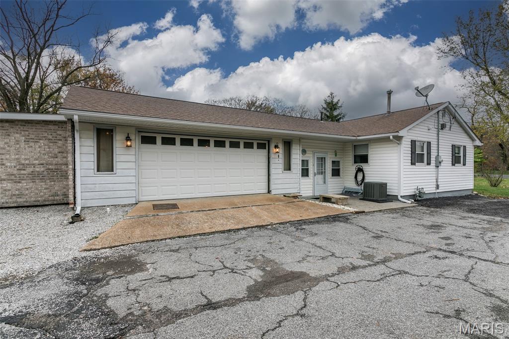 5736 Old Keebler Road Collinsville, IL 62234 - Photo 37 of 46