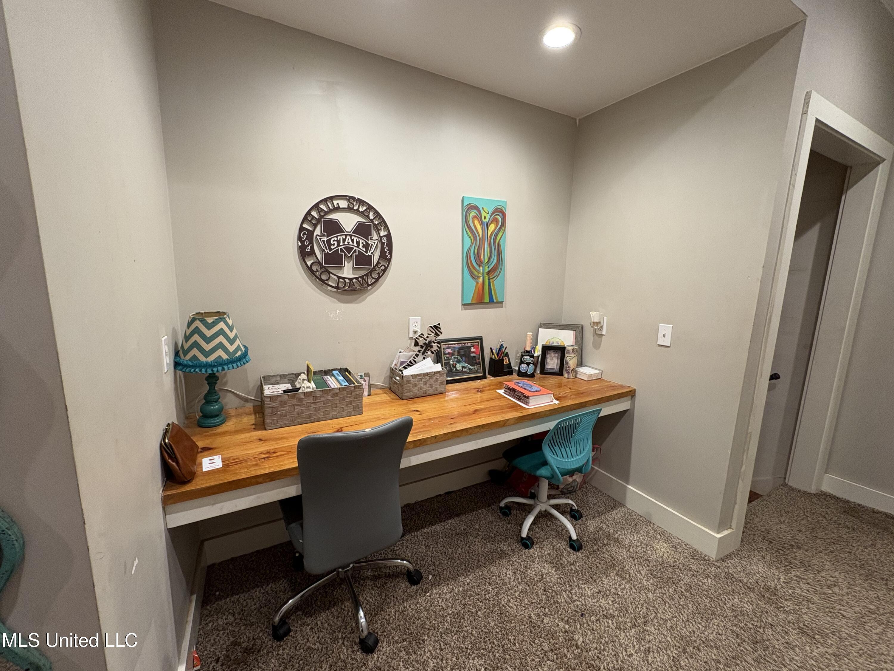 3131 Highway 43 Brandon, MS 39047 - Photo 27 of 58 desk