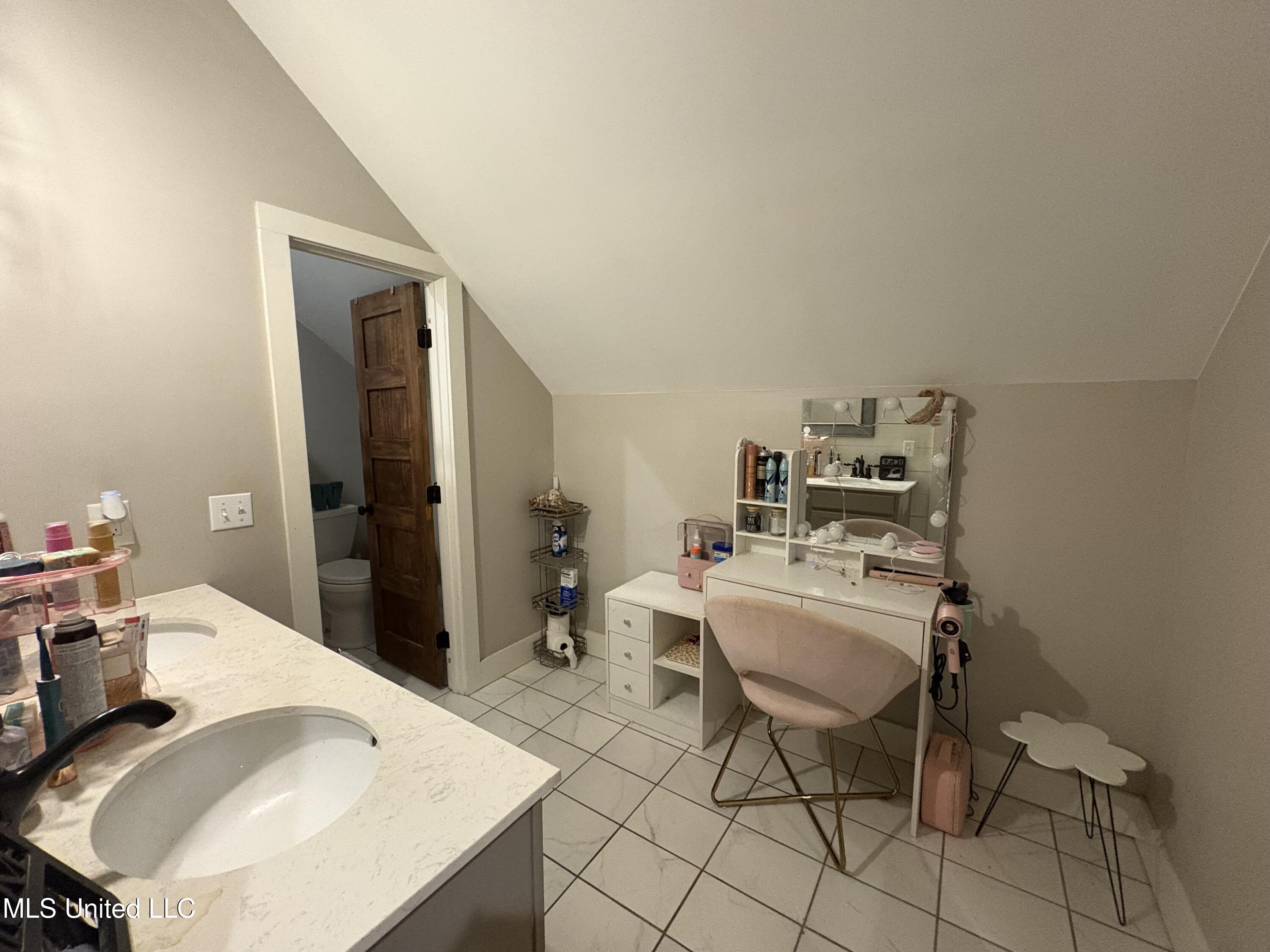 3131 Highway 43 Brandon, MS 39047 - Photo 31 of 58 girls bath