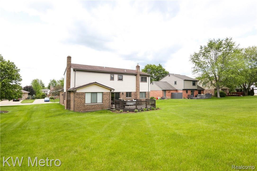 254 Slade Court Rochester, MI 48307 - Photo 42 of 48 Slade-41.jpg