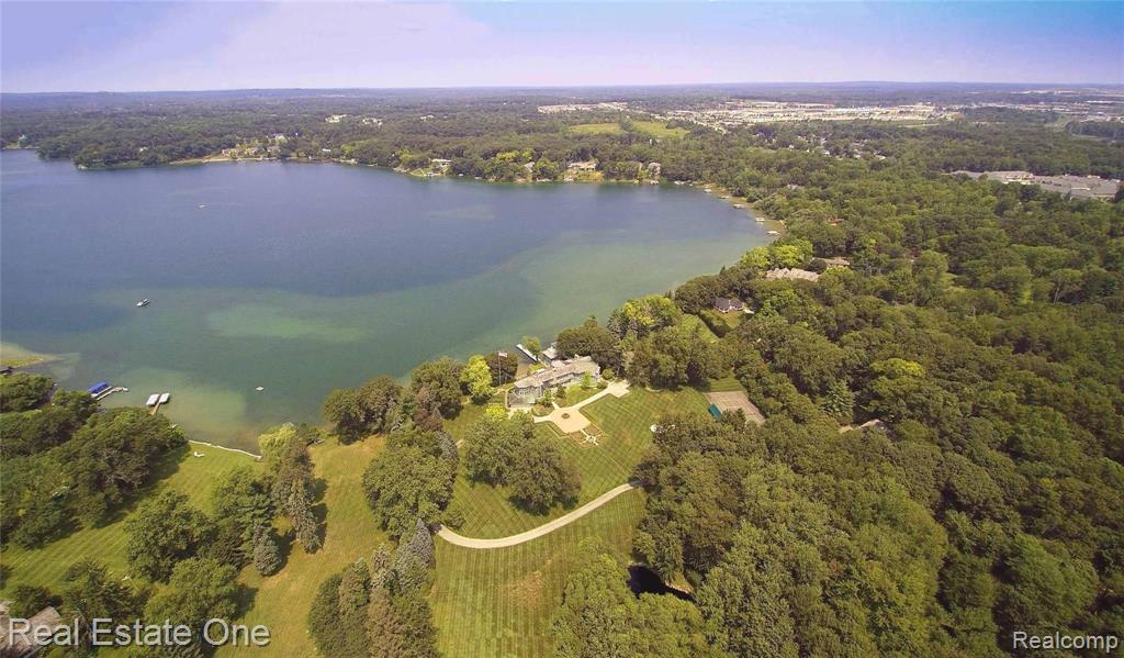 450 Gallogly Road Lake Angelus, MI 48326 - Photo 4 of 14