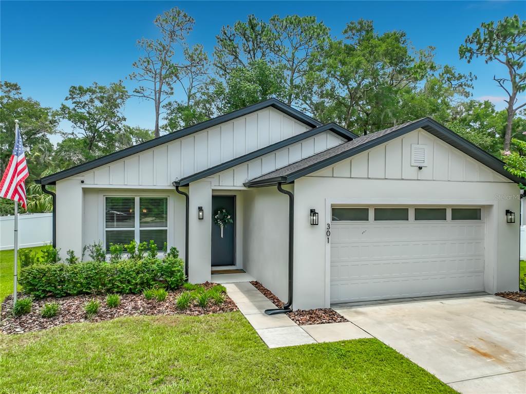 301 4th Street Geneva, FL 32732 - Photo 1 of 39