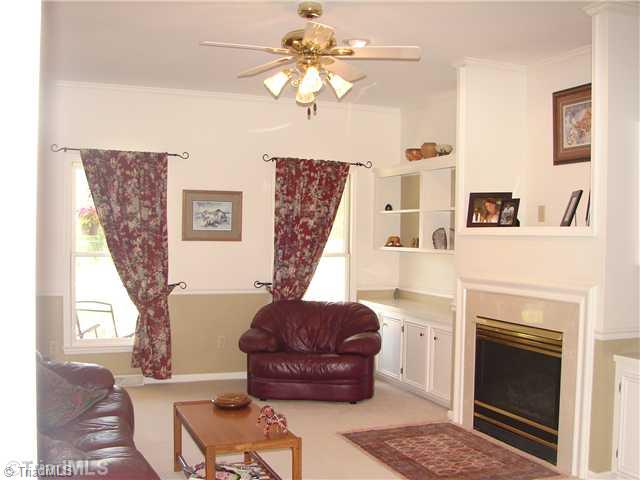 3485 River Ridge Road Pfafftown, NC 27040 - Photo 4 of 16 Living Room.