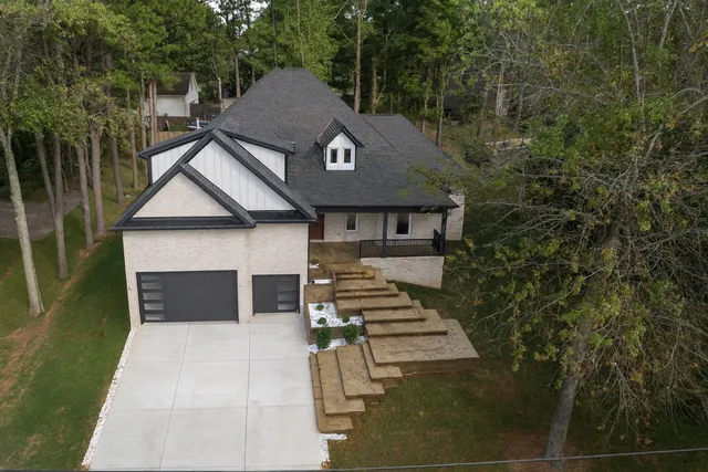 a view of a back yard with green space