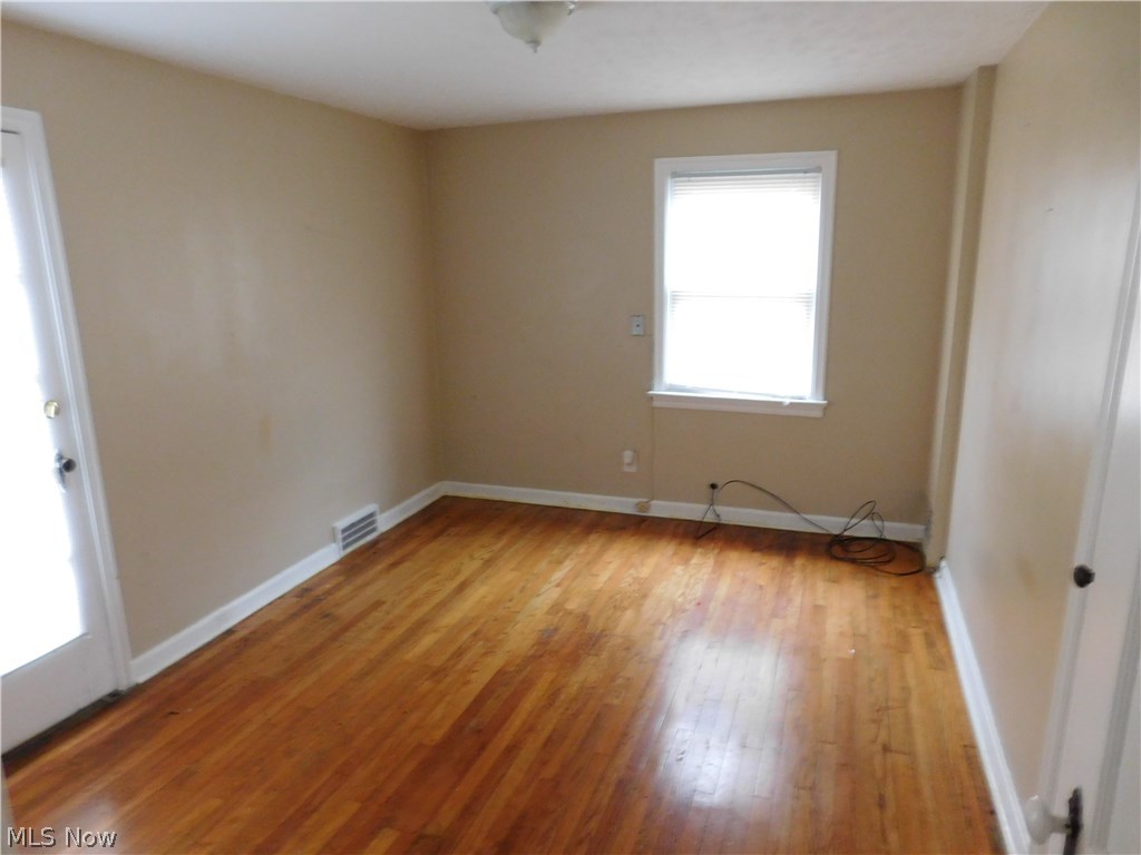 3398 Hartwood Road Cleveland, OH 44112 - Photo 9 of 17