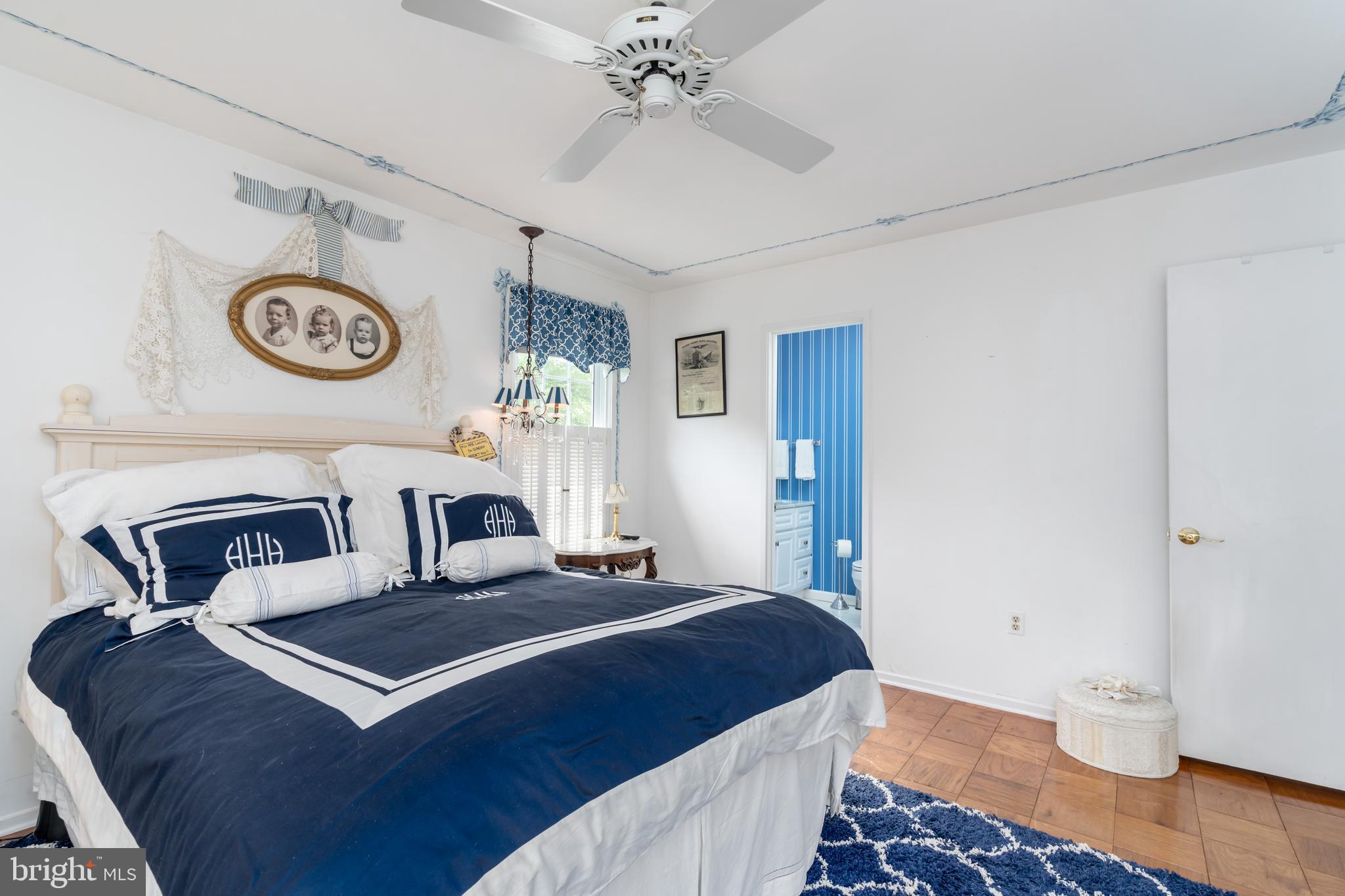 Upstairs Bedroom with en suite bathroom