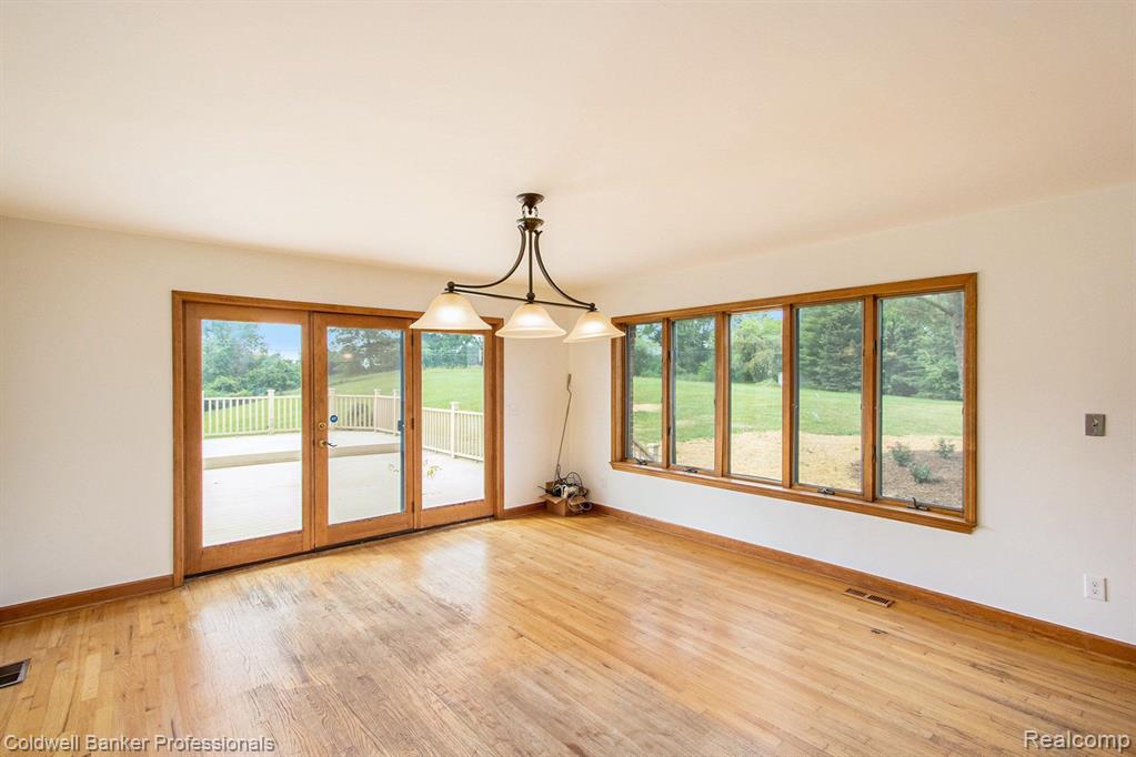 1248 Frick Road Leonard, MI 48367 - Photo 18 of 68