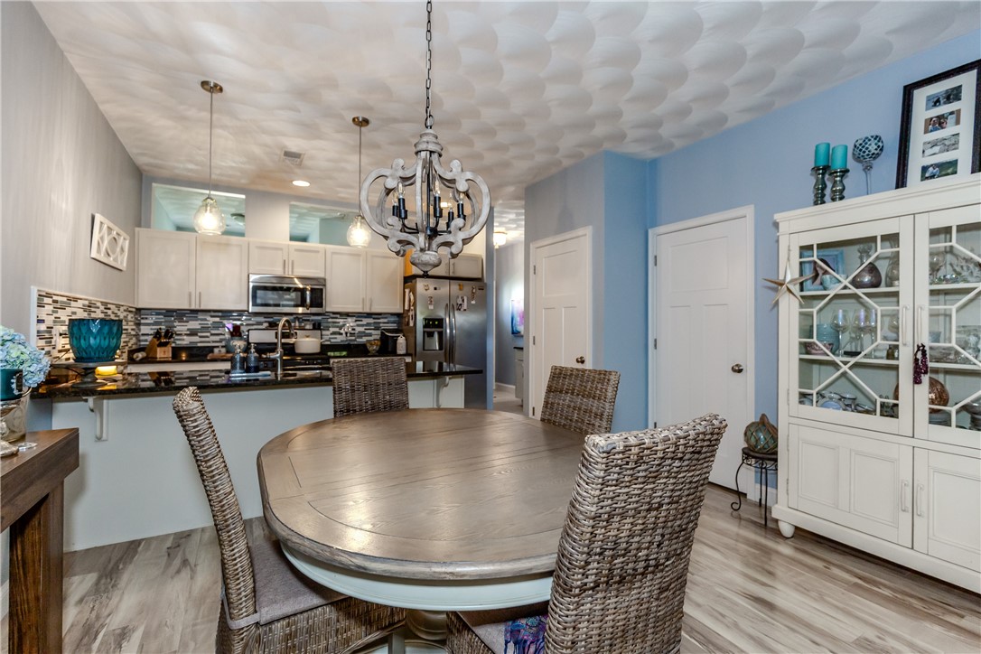 301 West Shore Road, Unit 10 Warwick, RI 02889 - Photo 8 of 28 Dining area