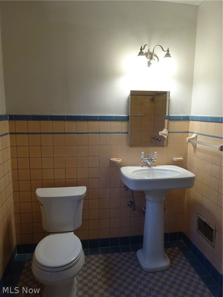 16003 Chadbourne Road Cleveland, OH 44120 - Photo 27 of 33