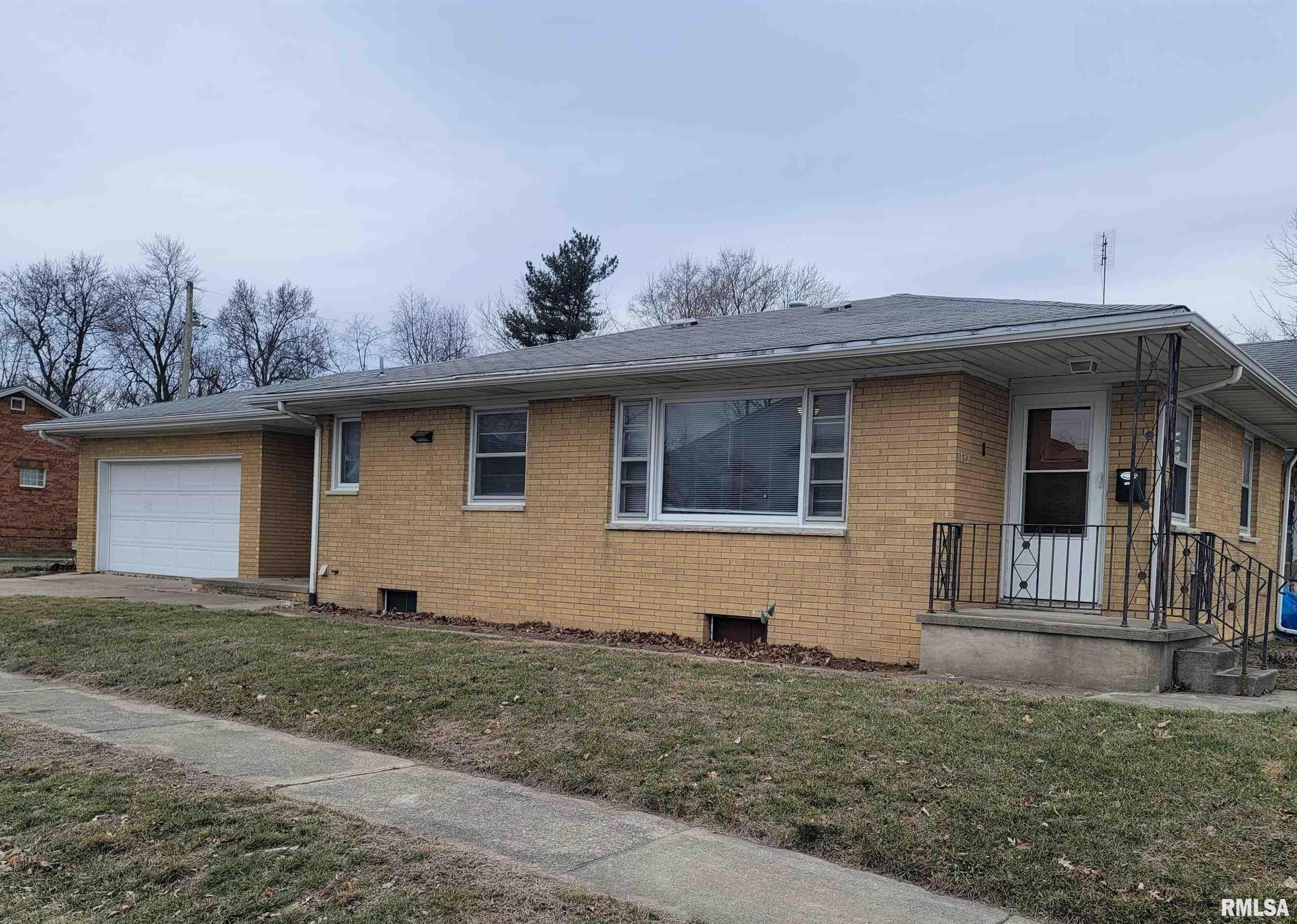 1102 West North Grand Avenue Springfield, IL 62702 - Photo 2 of 25