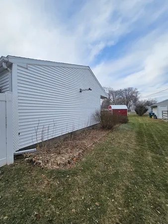 a view of a backyard