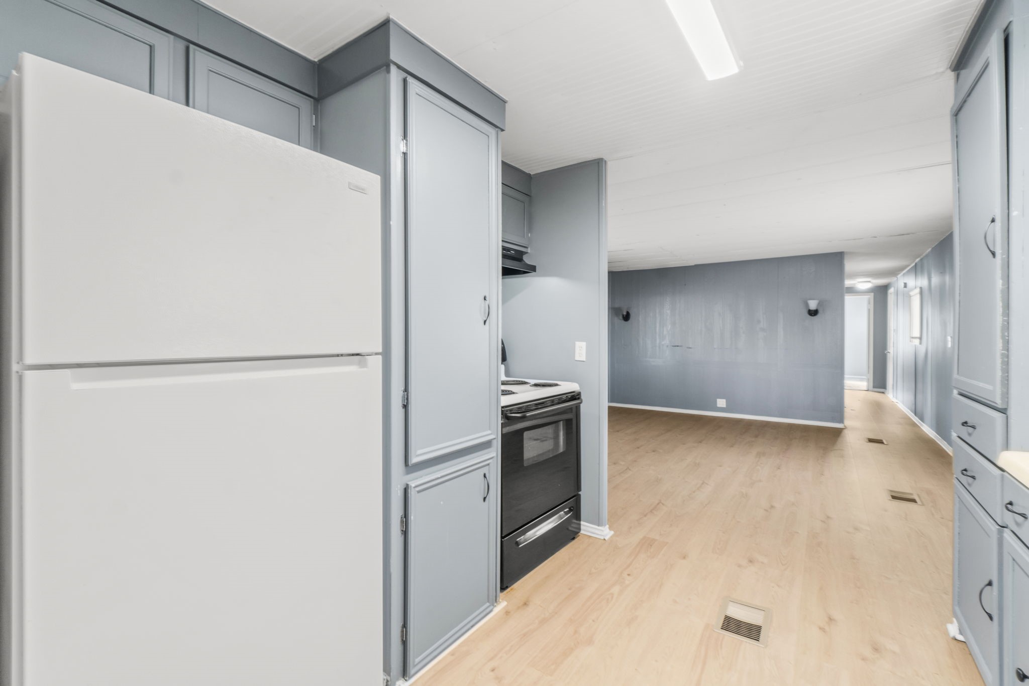 906 East Hanson Street Cleveland, TX 77327 - Photo 3 of 13