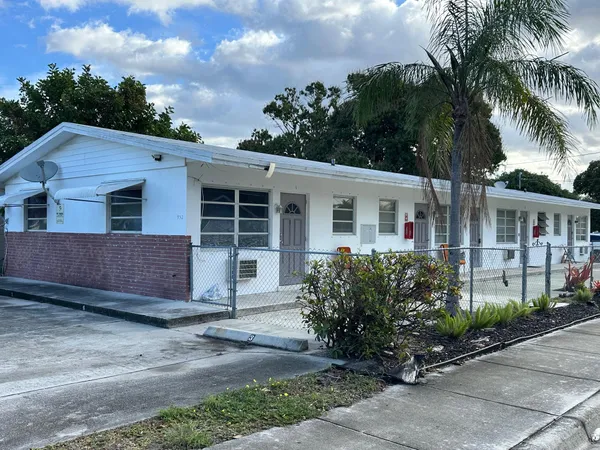 $1,650 | 932 South B Street, Lake Worth Beach, FL 33460