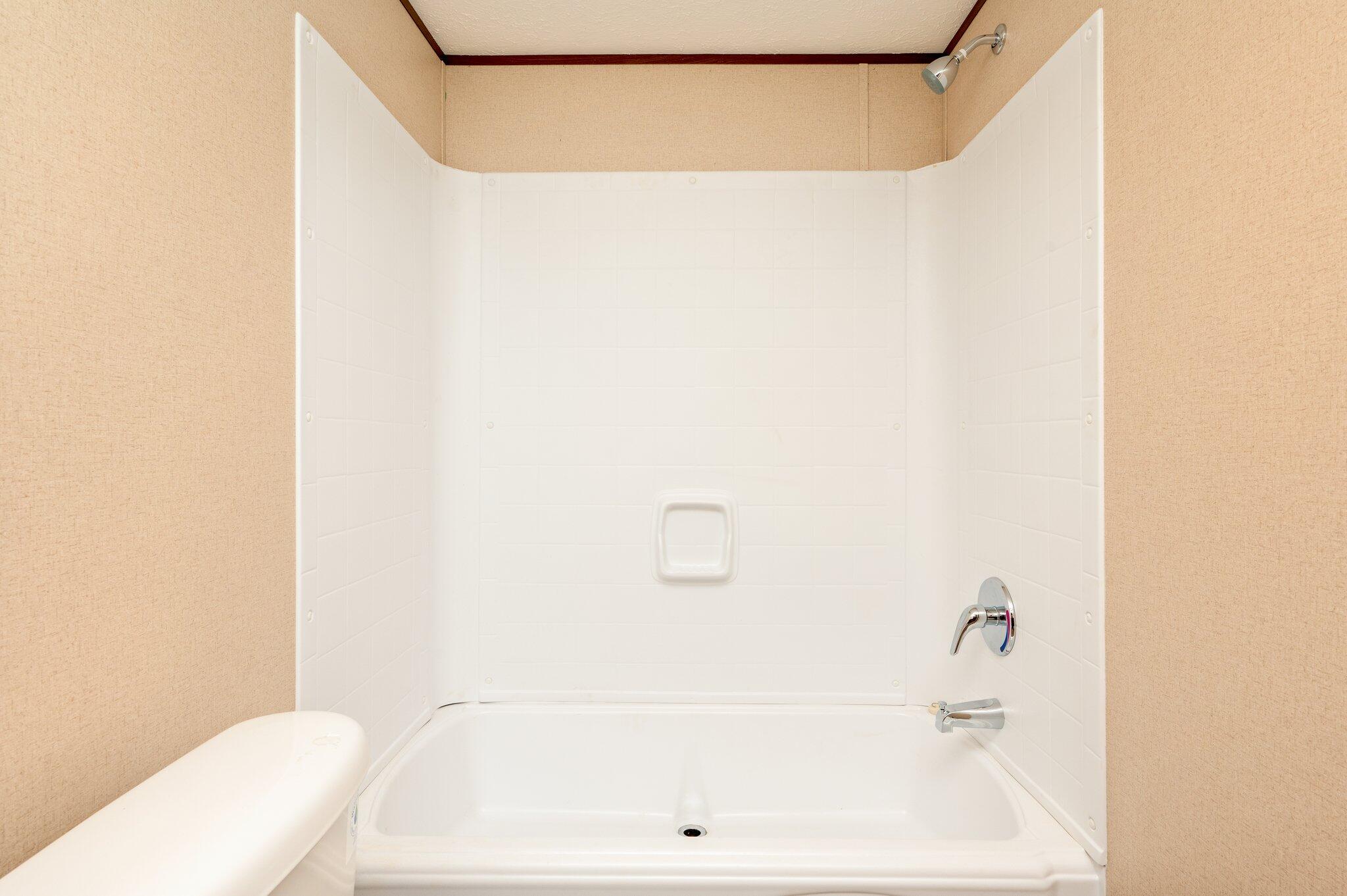 5227 Richardson Road Crestview, FL 32539 - Photo 30 of 44 a bathroom with a bathtub