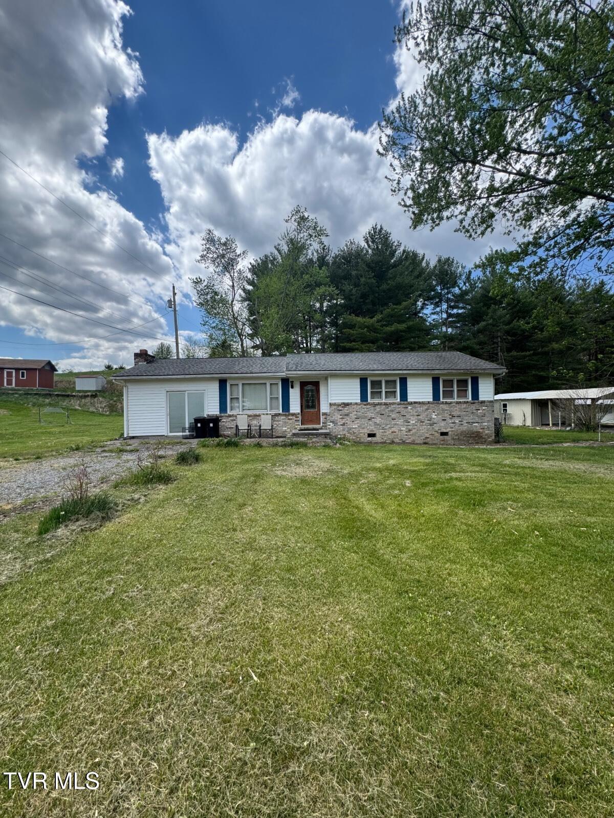 250 Valley View Drive Lebanon, VA 24266 - Photo 3 of 27 250 Valley View pic #2