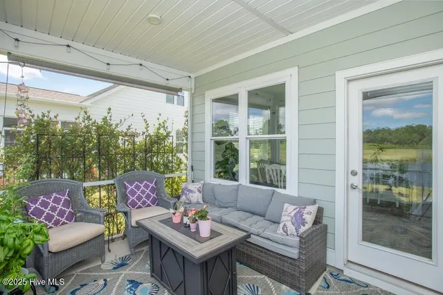 $743,000 | 402 Taylorwood Drive, Beaufort, NC 28516