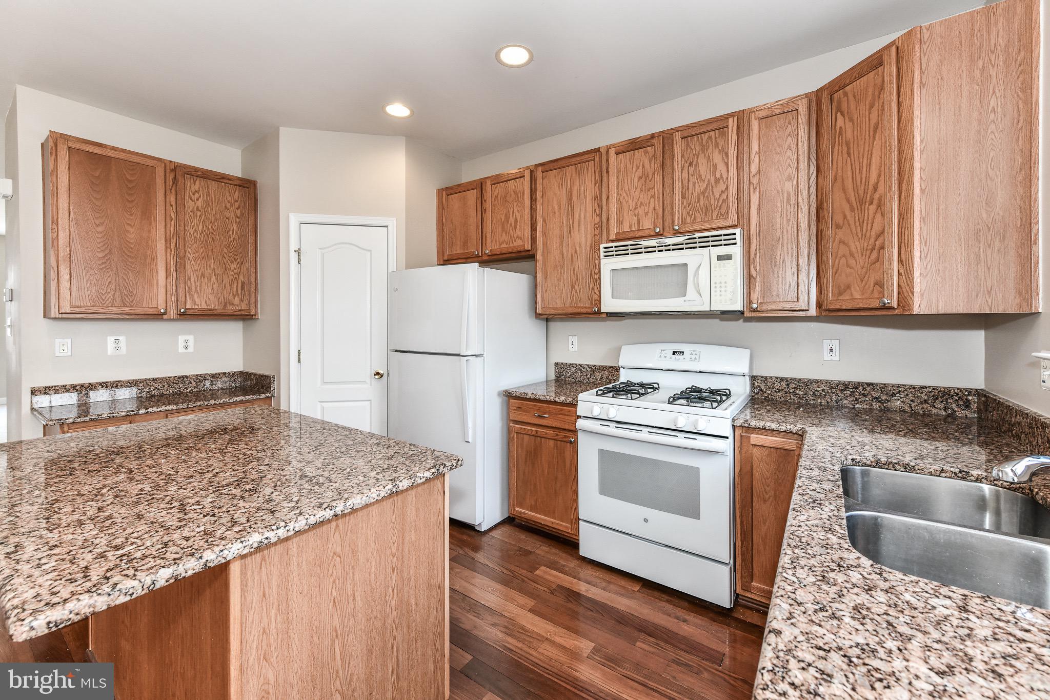 42529 Magellan Square Brambleton, VA 20148 - Photo 16 of 48