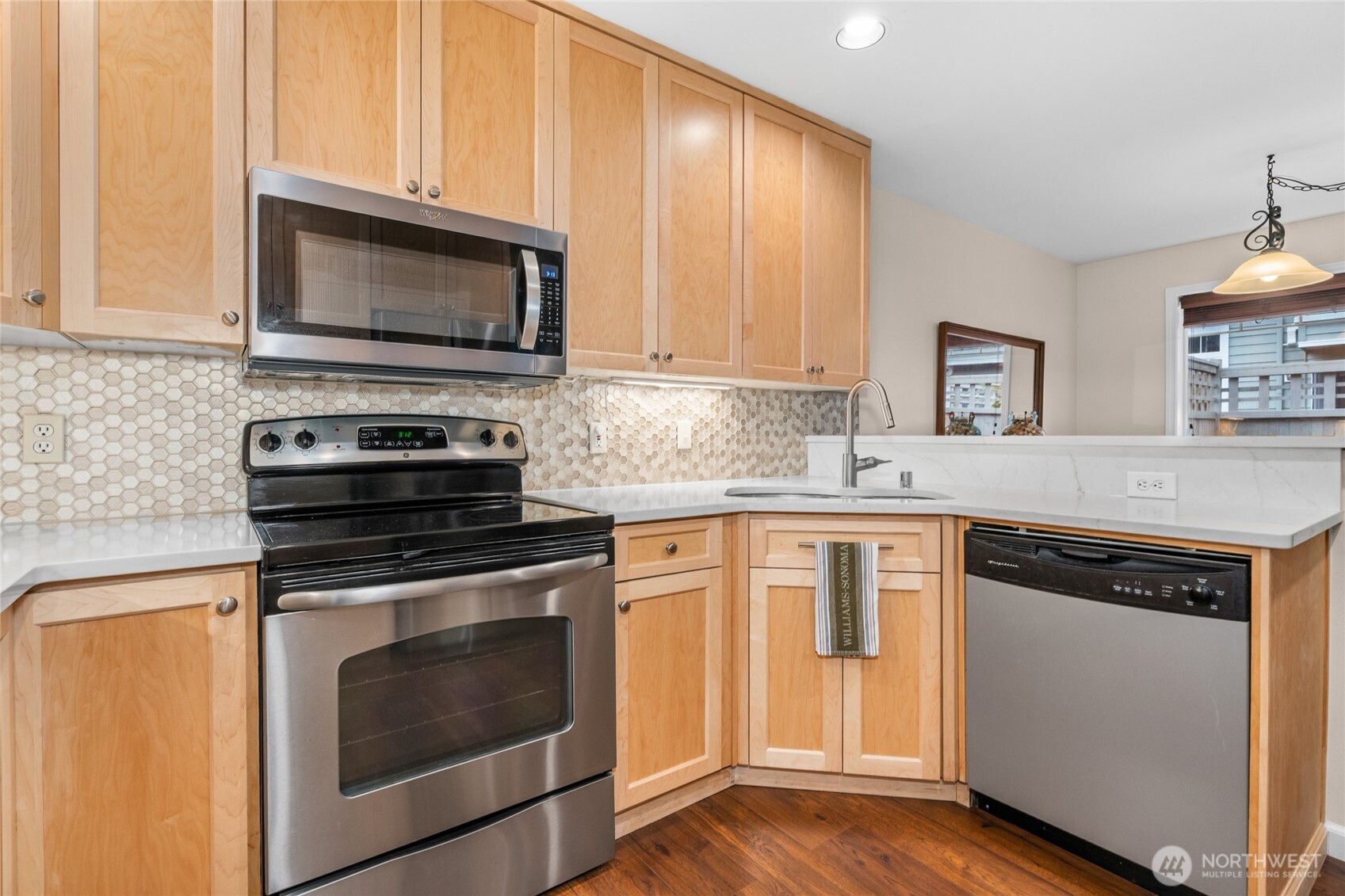 562 Elma Avenue Northeast Renton, WA 98059 - Photo 14 of 40