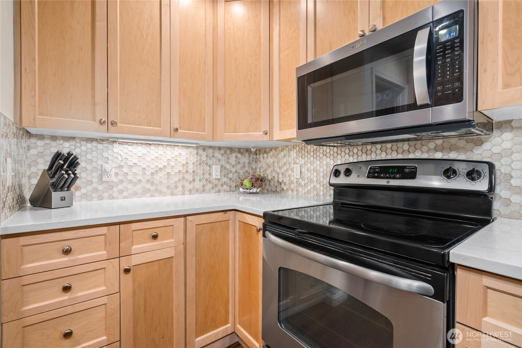 562 Elma Avenue Northeast Renton, WA 98059 - Photo 15 of 40