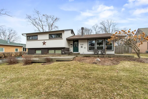 $474,900 | 739 Meadow Lane, Barrington, IL 60010