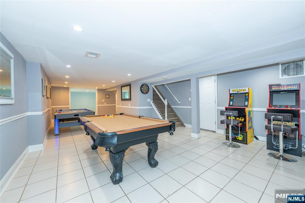 375 Queens Court Ridgewood, NJ 07450 - Photo 35 of 50