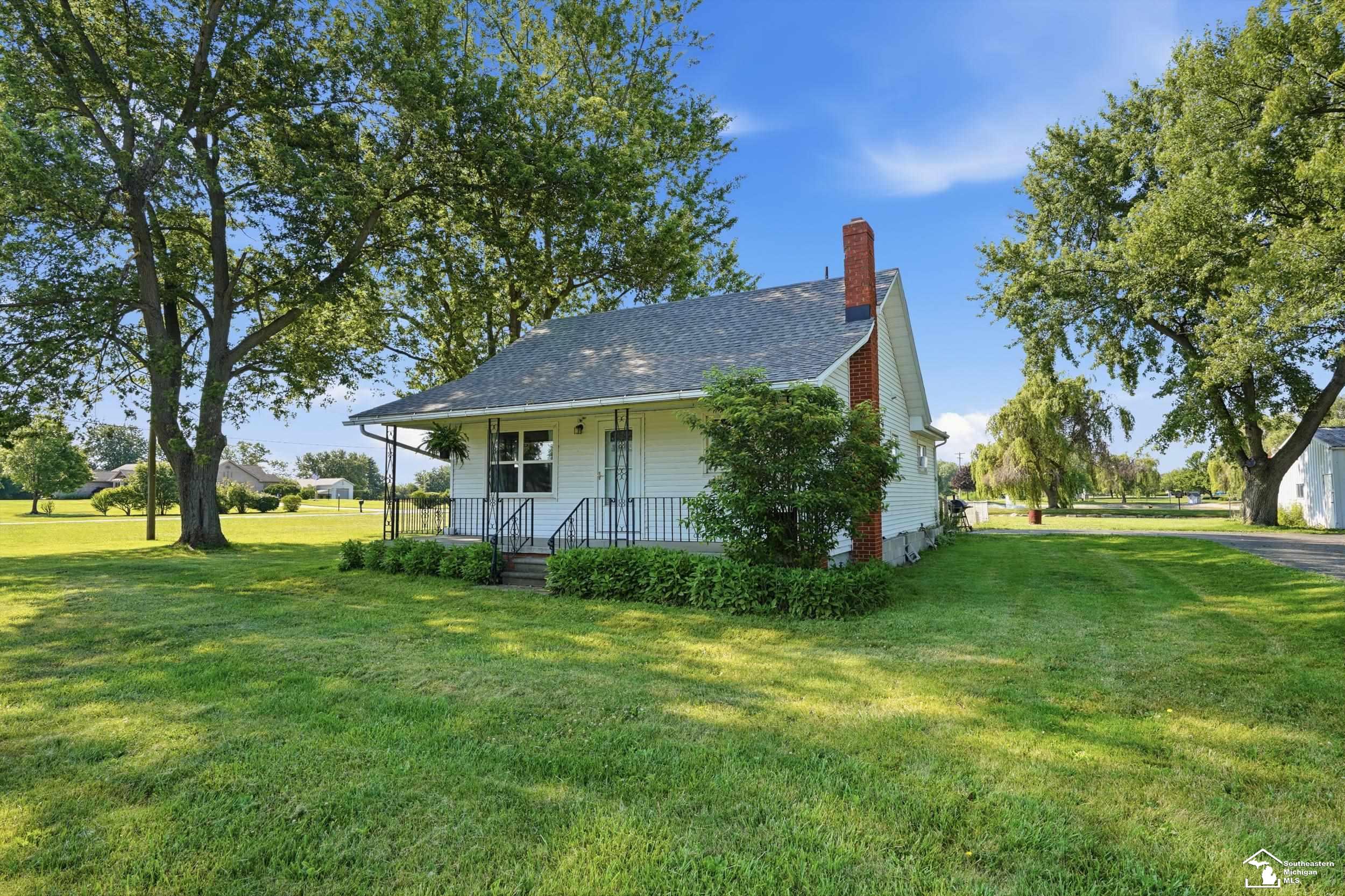 2870 Carleton Rockwood Road Carleton, MI 48117 - Photo 4 of 28