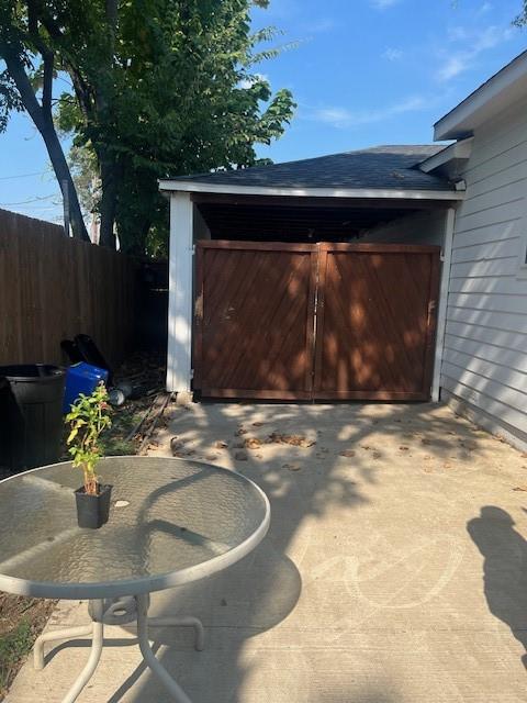 4207 Aztec Drive Dallas, TX 75216 - Photo 26 of 28 a bathroom with a sink