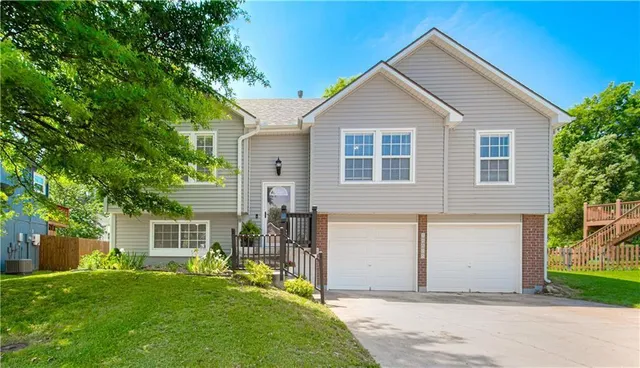 $330,000 | 18505 East Bundschu Place, Independence, MO 64056